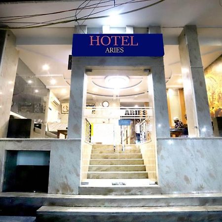 Hotel Aries New Delhi Exterior photo