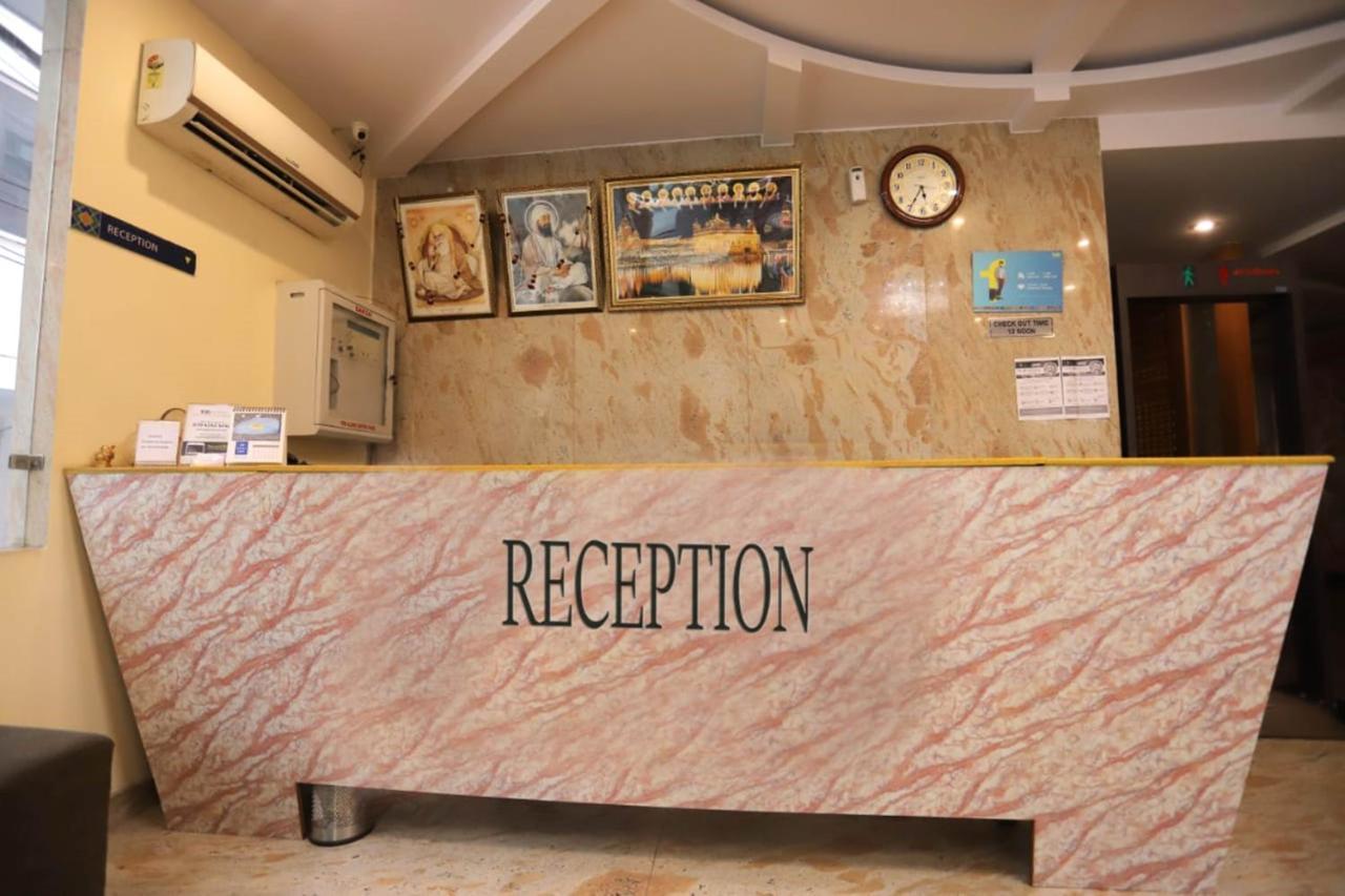 Hotel Aries New Delhi Exterior photo