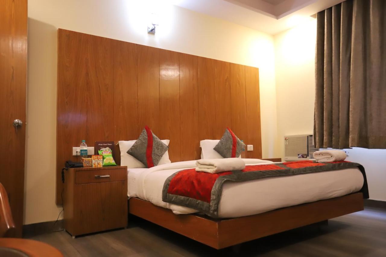 Hotel Aries New Delhi Exterior photo