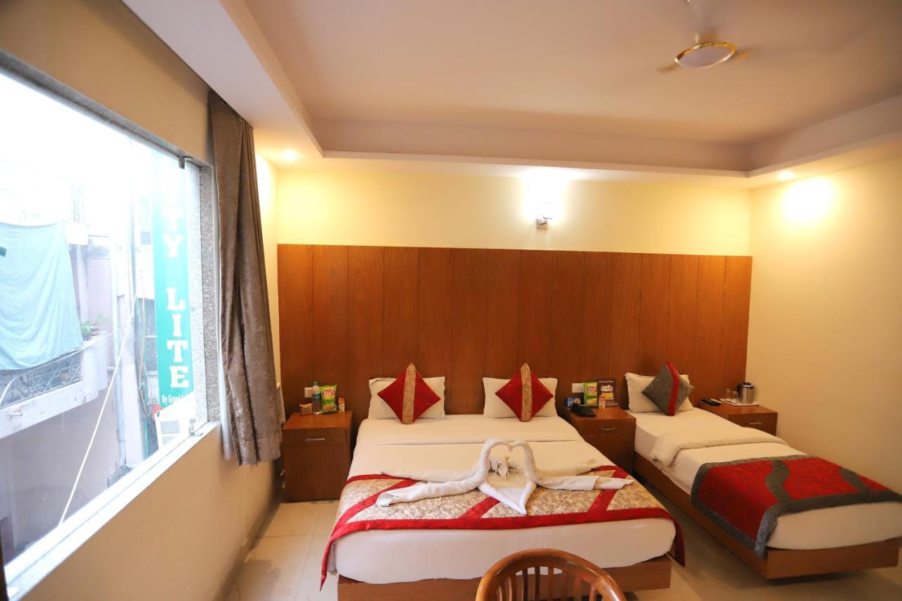 Hotel Aries New Delhi Exterior photo