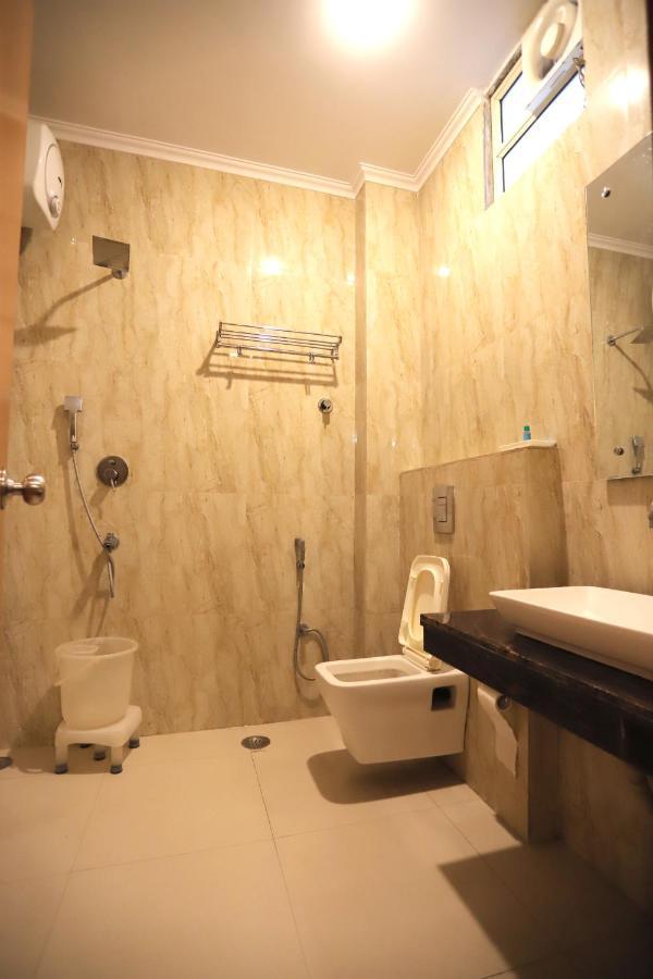 Hotel Aries New Delhi Exterior photo