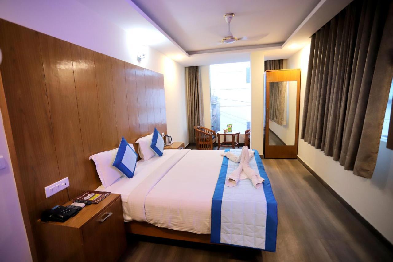 Hotel Aries New Delhi Exterior photo